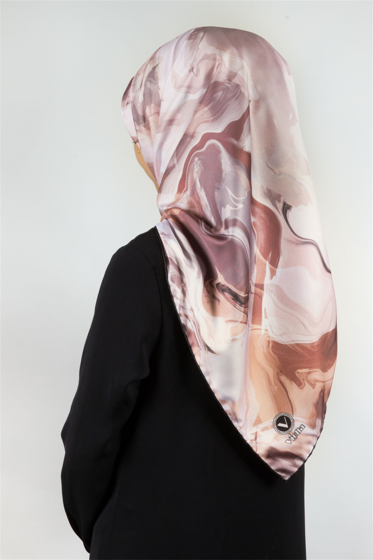 Twill Batik Desenli Bej Renkli 90x90 Eşarp (İpek İçermez) Kenar Dikiş Şekli El Dikişli