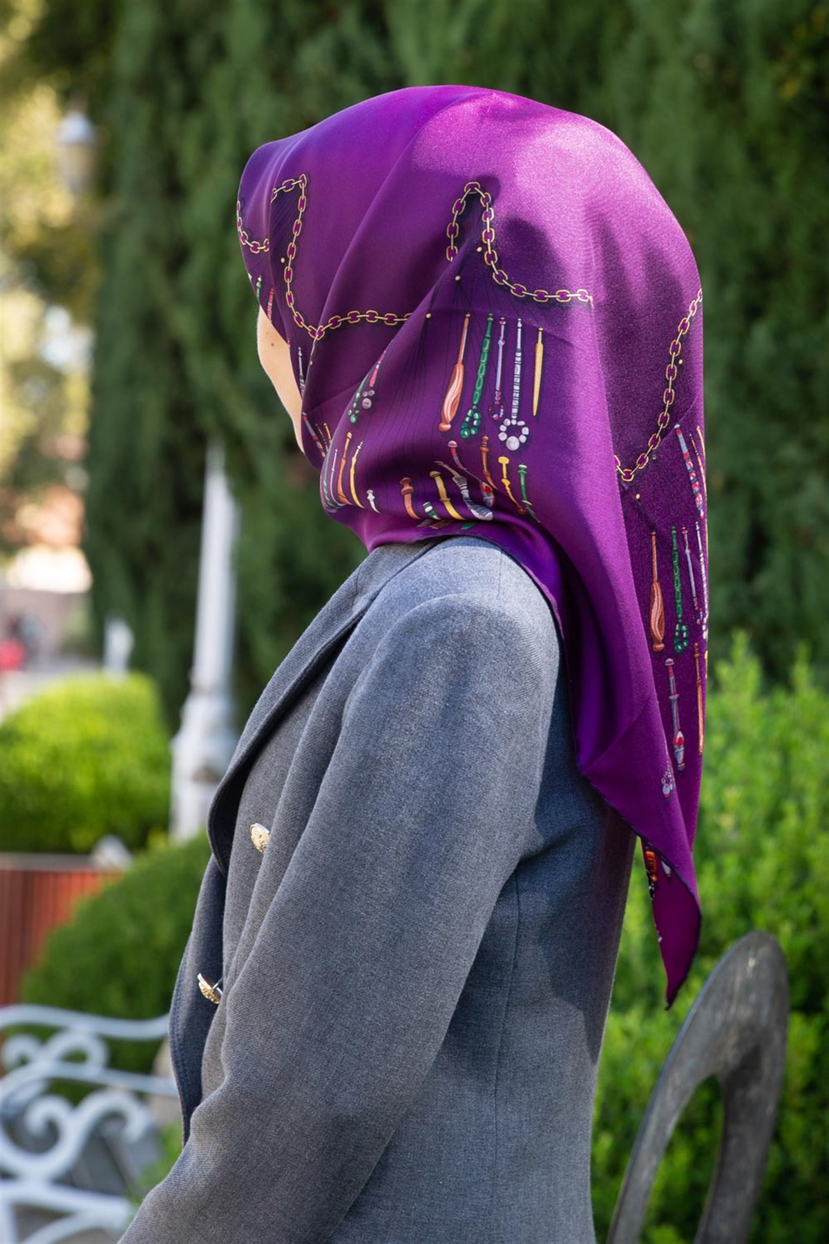 %100 Twill İpek Zincir Desenli Mürdüm Renkli 90x90 Eşarp Dikim Şekli : El Dikişi
