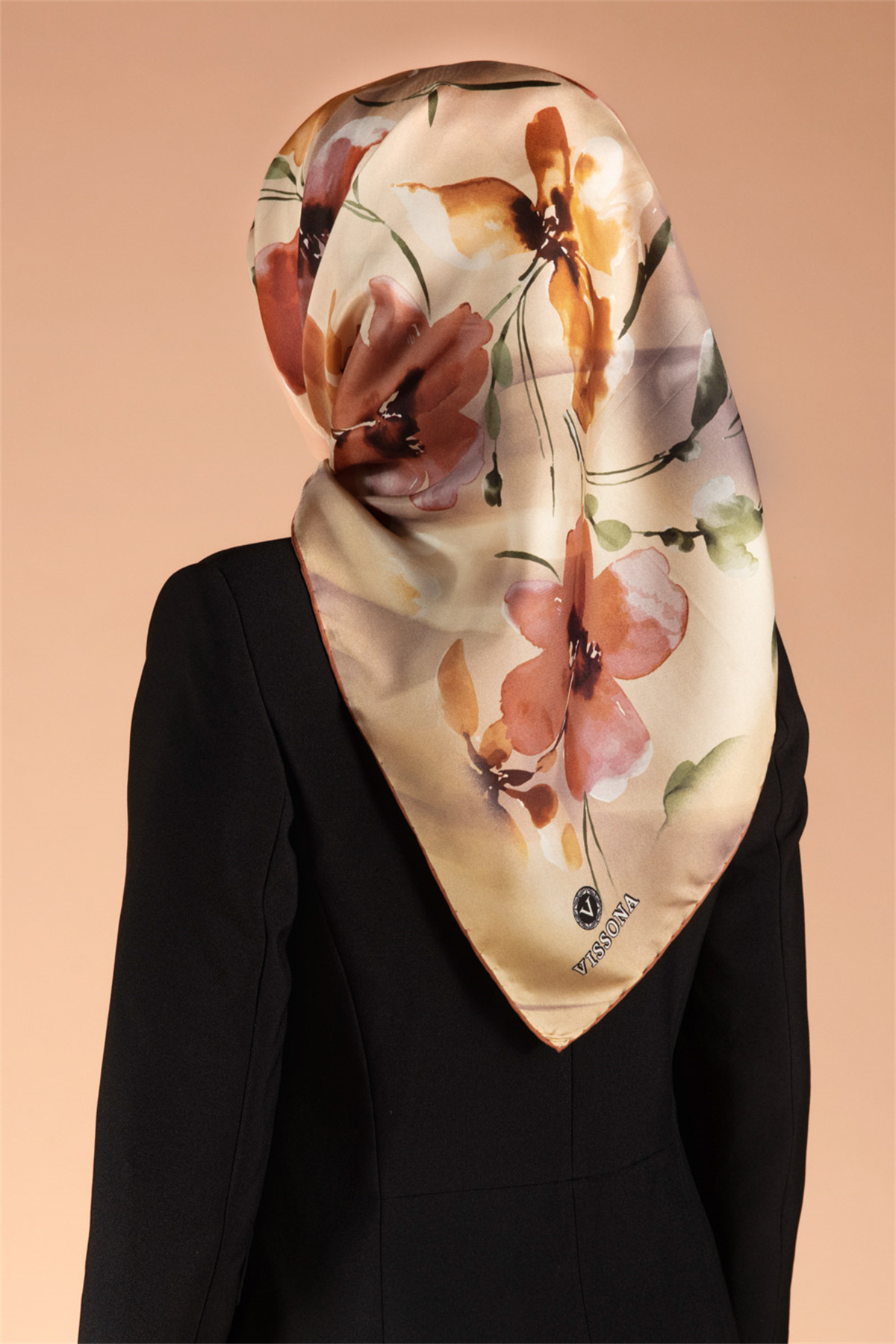 %100 Twill İpek Çiçek Desenli Gold - Taba Renkli 90x90 Dikim Şekli : El Dikişi Eşarp