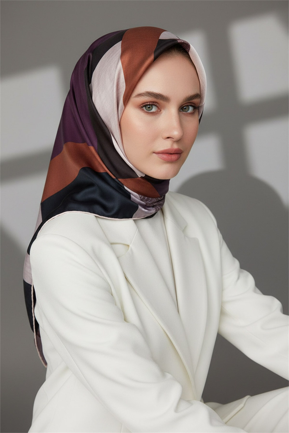 Twill Geometrik Desenli Lila Renkli 90x90 Eşarp (İpek İçermez) Kenar Dikiş Şekli El Dikişli