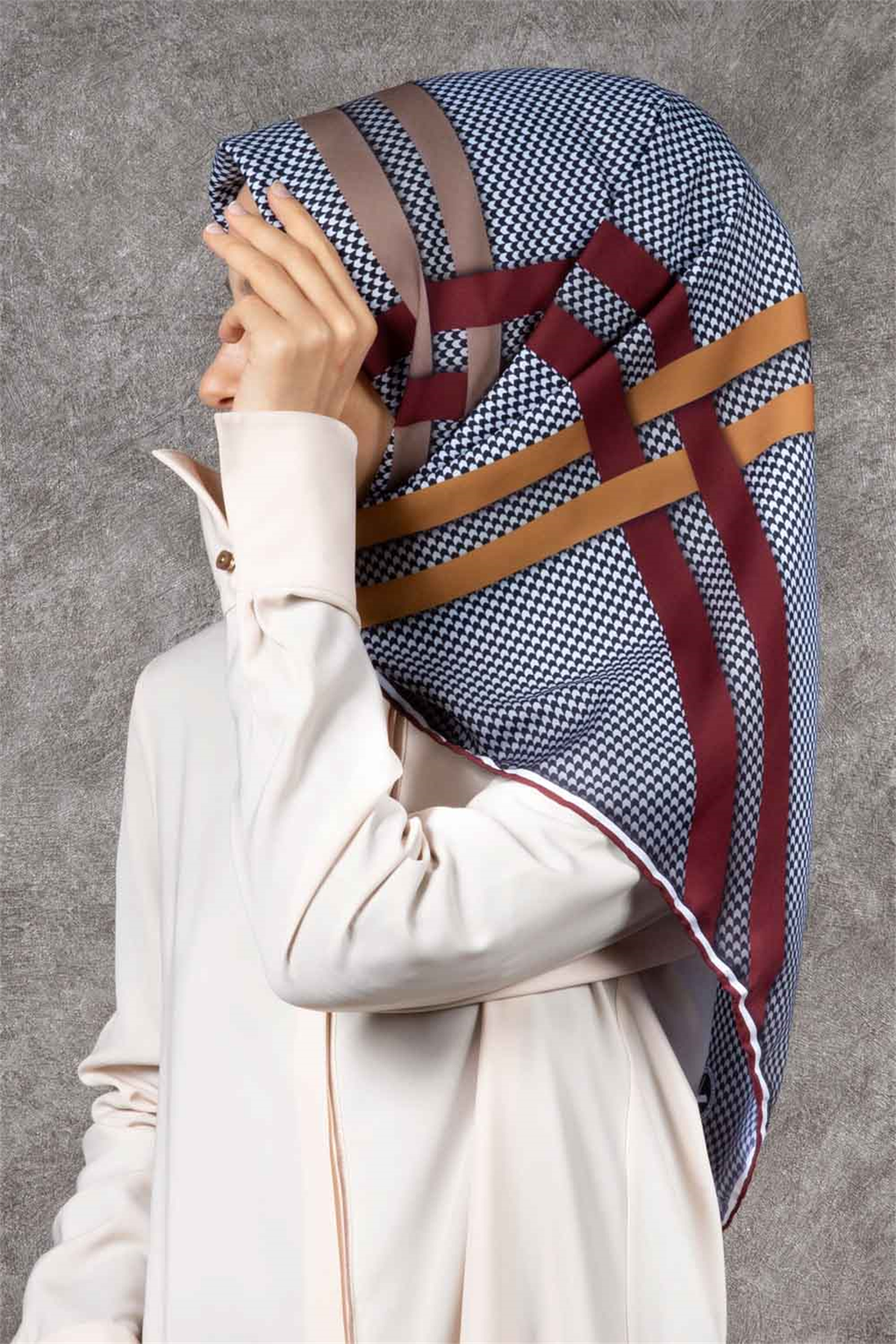 Twill Çizgili Pötikareli Çizgili Desenli Bordo - Bej Renkli 90x90 Eşarp (İpek İçermez)