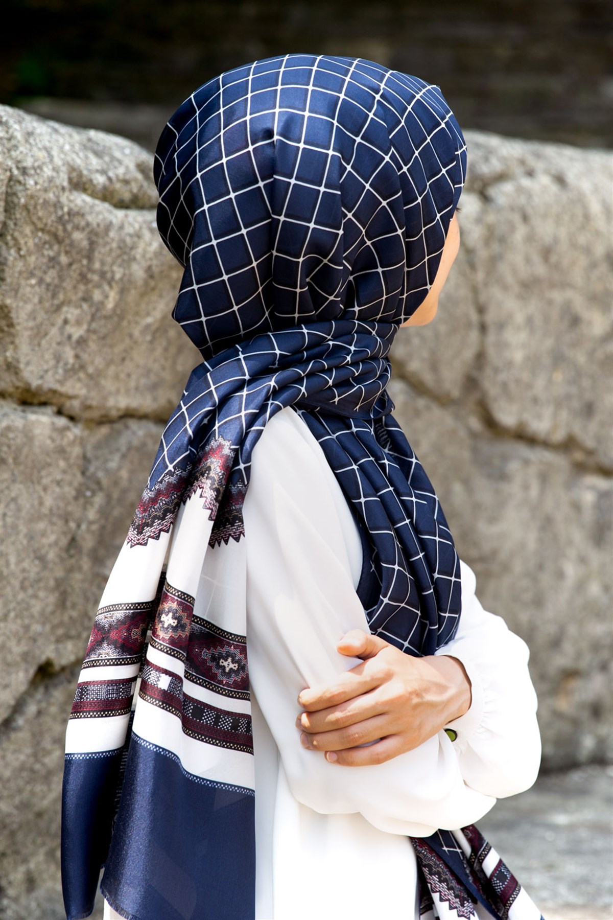 %100 İpek Etnik Desenli Lacivert - Krem Renkli 92x210 Şal