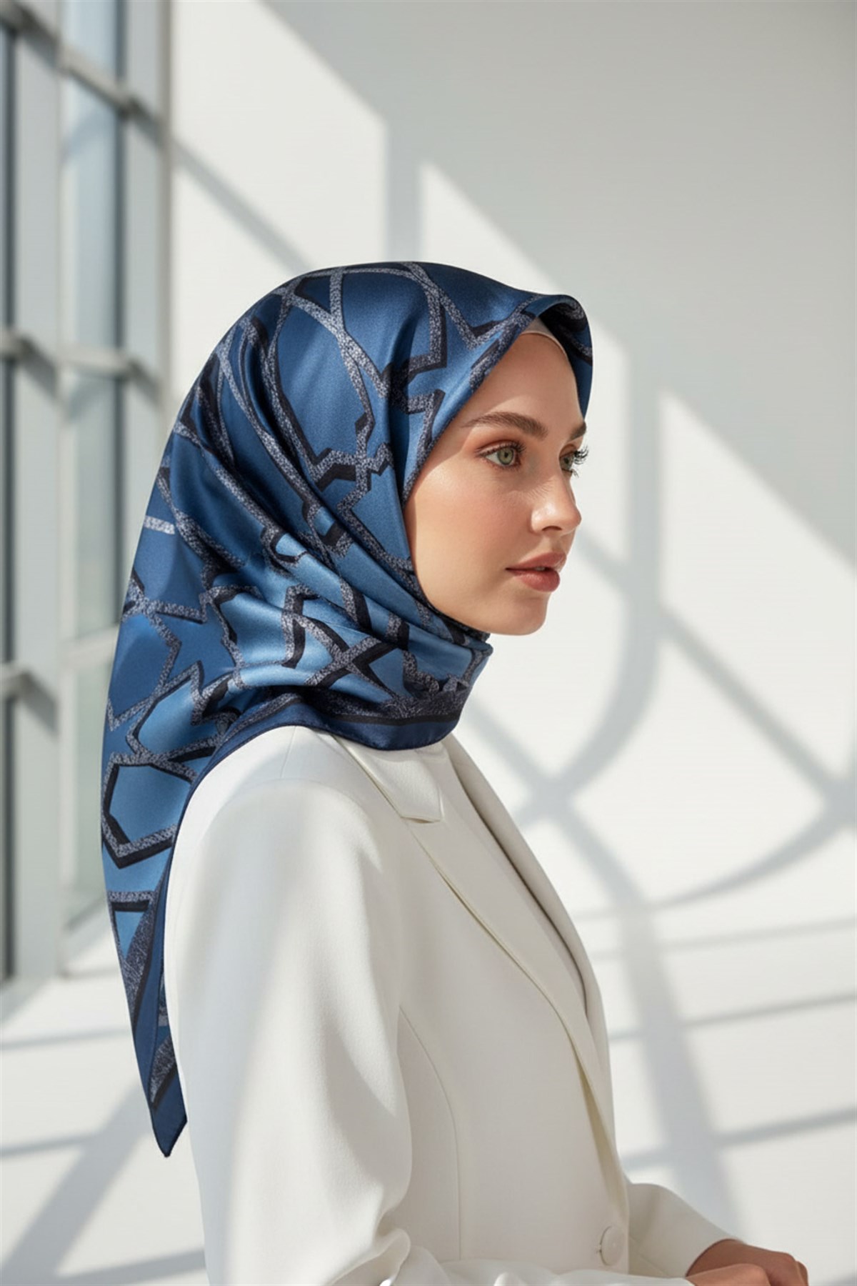 %100 Twill Türk Motifi  Desenli Bebe Mavisi Renkli 90x90 Eşarp Dikim Şekli: El Dikişi