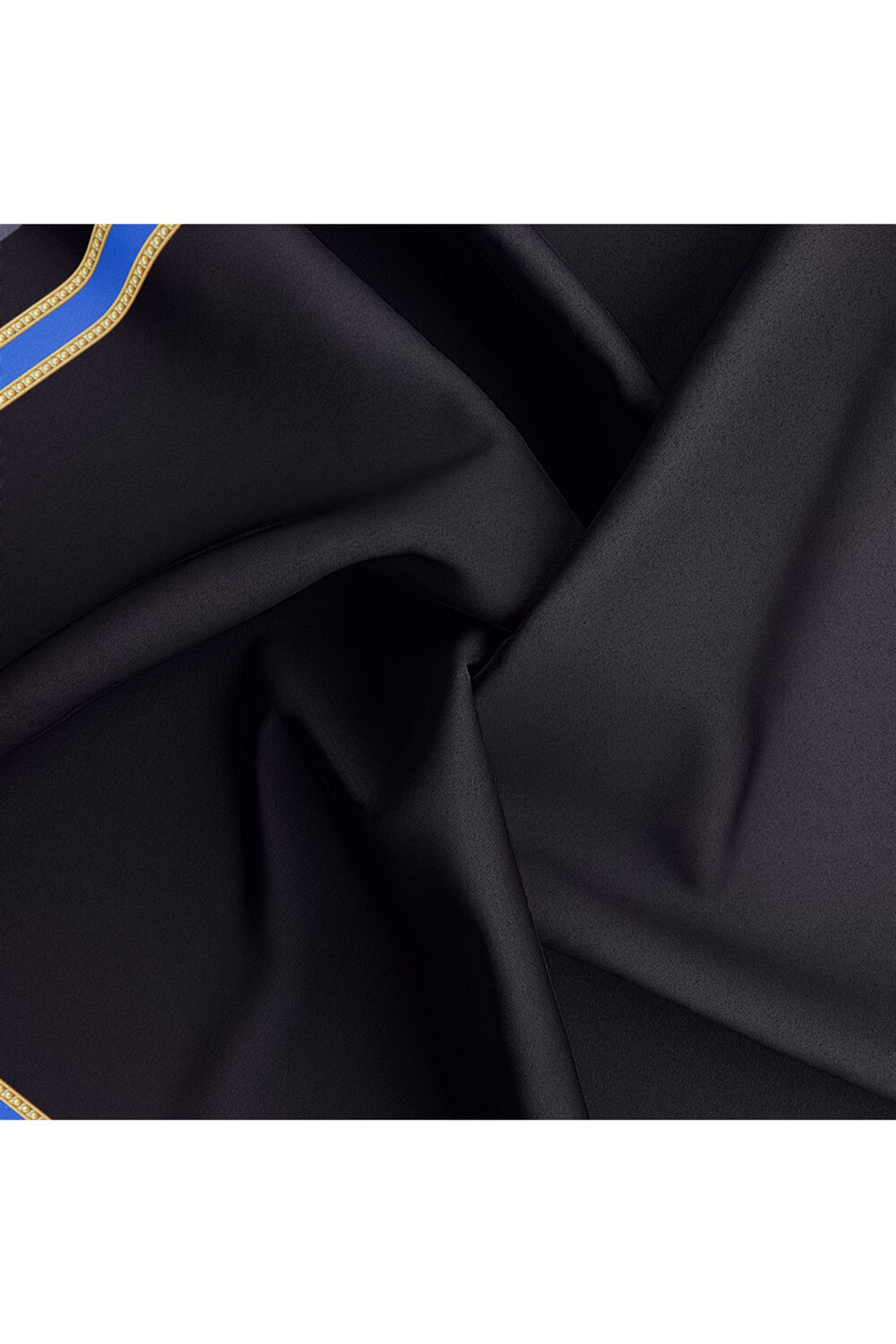% 57 İPEK % 43 VİSKON Twill İpek Dokulu Şerit Desenli Siyah - Saks Renkli 90x90 Eşarp Dikim Şekli : El Dikişi