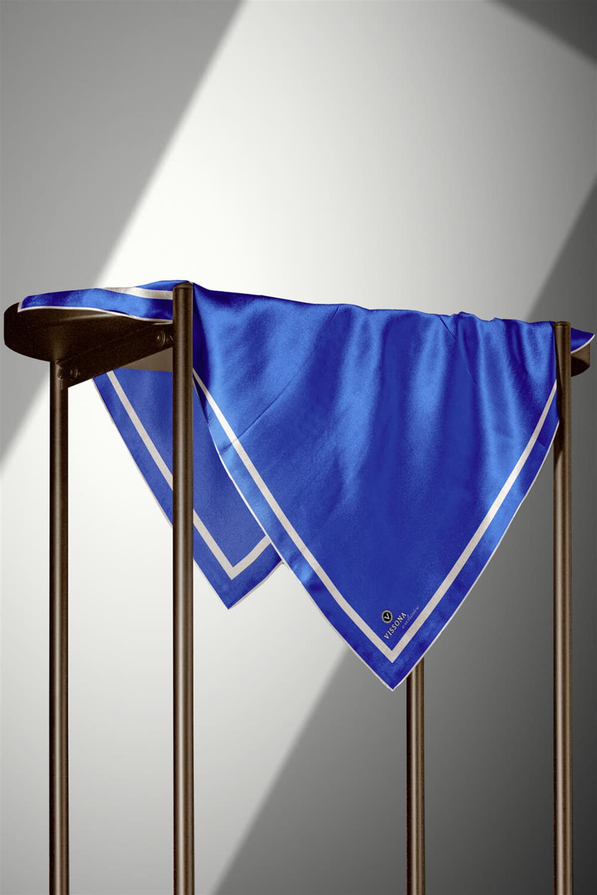 100% Twill İpek Düz Renk Bordür Desenli Saks - Krem Renkli Daha Tok Exclusive Serisi 90x90 Dikim Şekli : El Dikişi Eşarp