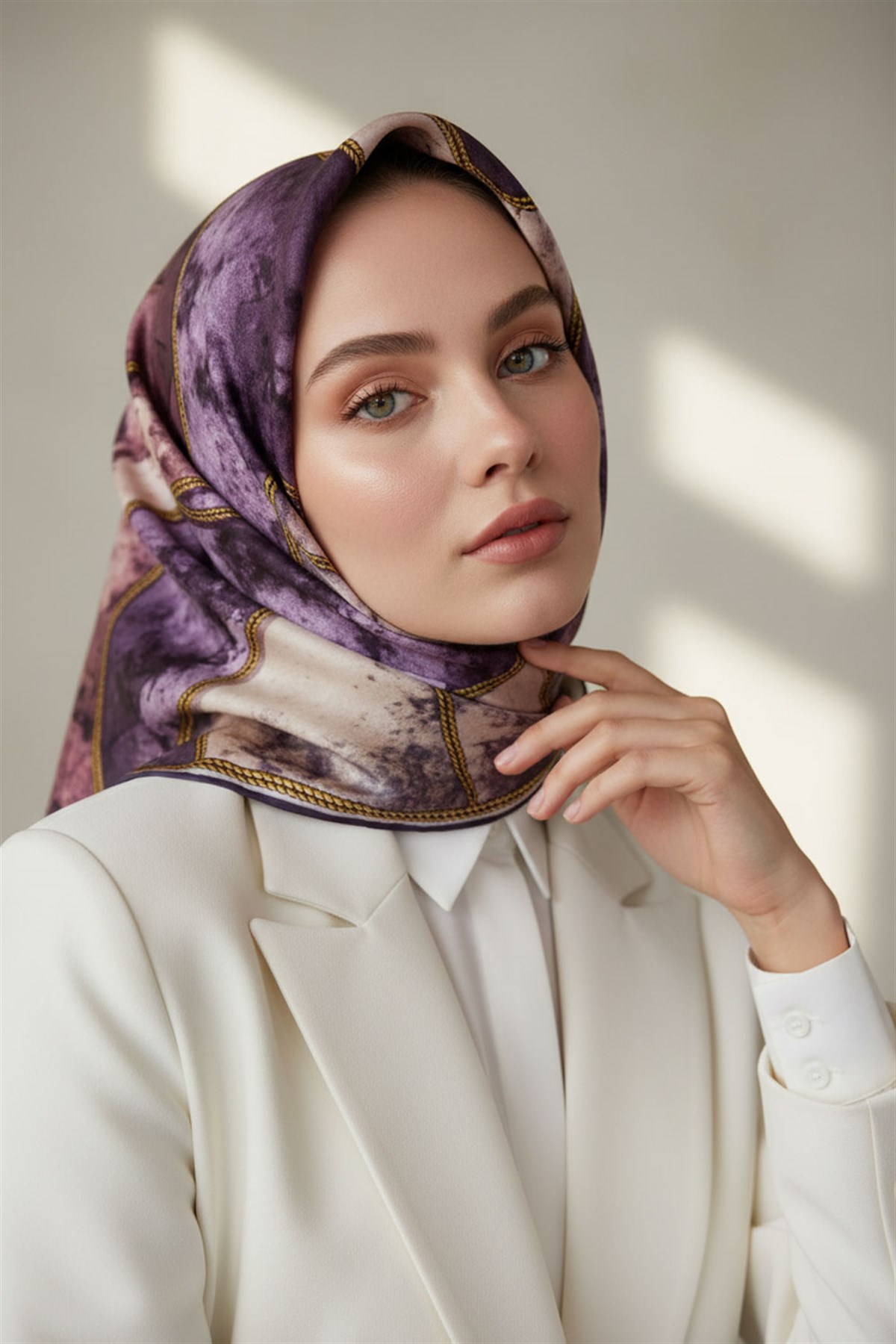 % 57 İPEK % 43 VİSKON Twill İpek Zincirli Mermer Desenli Mor - Pudra Renkli 90x90 Eşarp Dikim Şekli : El Dikişi
