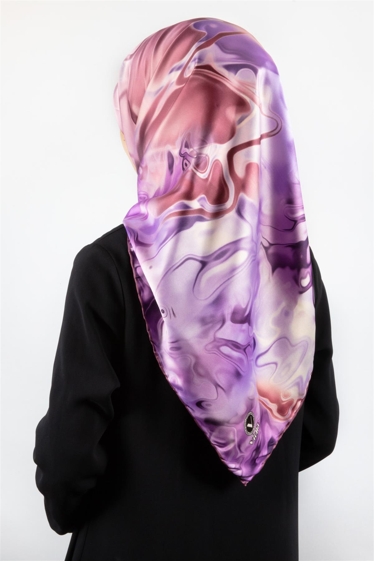 Rayon Batik Desenli Lila Renkli 90x90 Dikim Şekli : El Dikişi Eşarp (İpek İçermez) Kenar Dikiş Şekli El Dikişli