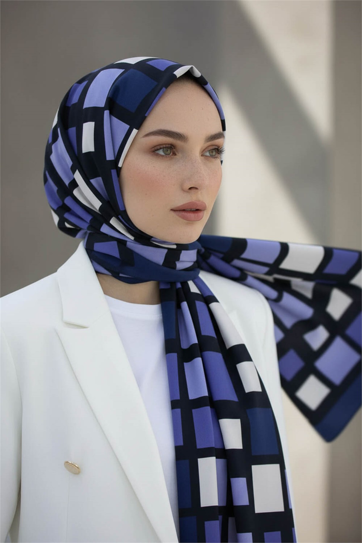 KREP KARE DESENLİ İNDİGO RENKLİ 75X195 KIRIŞMAZ ŞAL