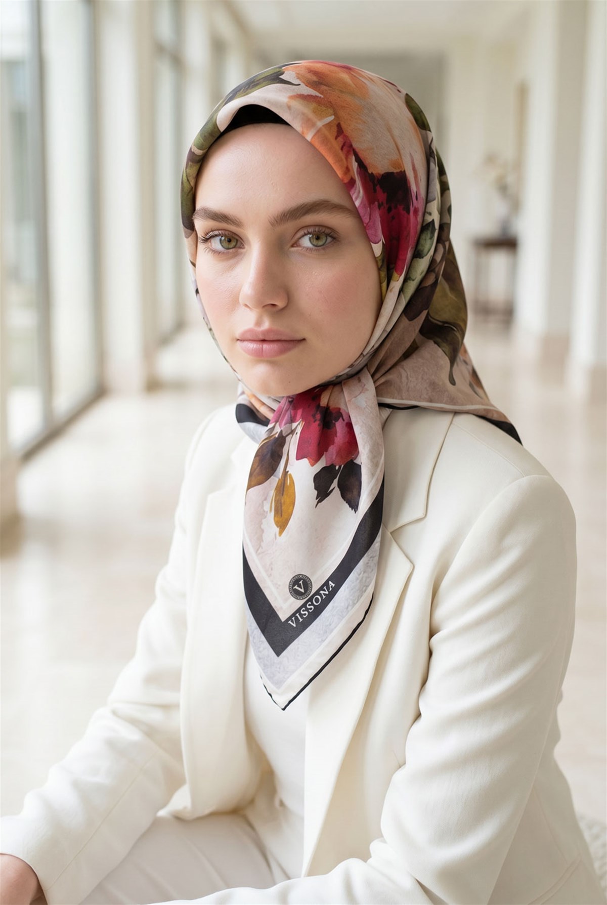 %100 Twill İpek Bahar Çiçekleri Desenli Siyah - Haki Renkli 90x90 Eşarp Dikim Şekli : El Dikişi