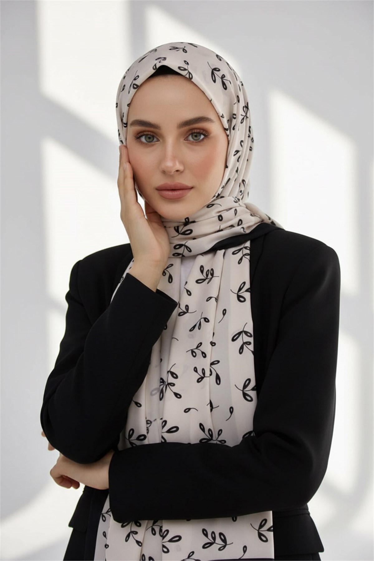 KREP YAPRAK DESENLİ KREM RENKLİ 75X195 KIRIŞMAZ ŞAL