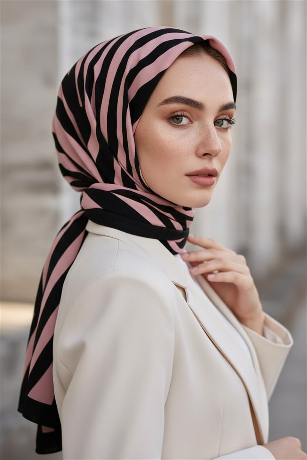 Kırışmaz Krep Şal Zebra Desenli Siyah Pudra 75x190 cm Kaymaz Kolay Şekil Alan