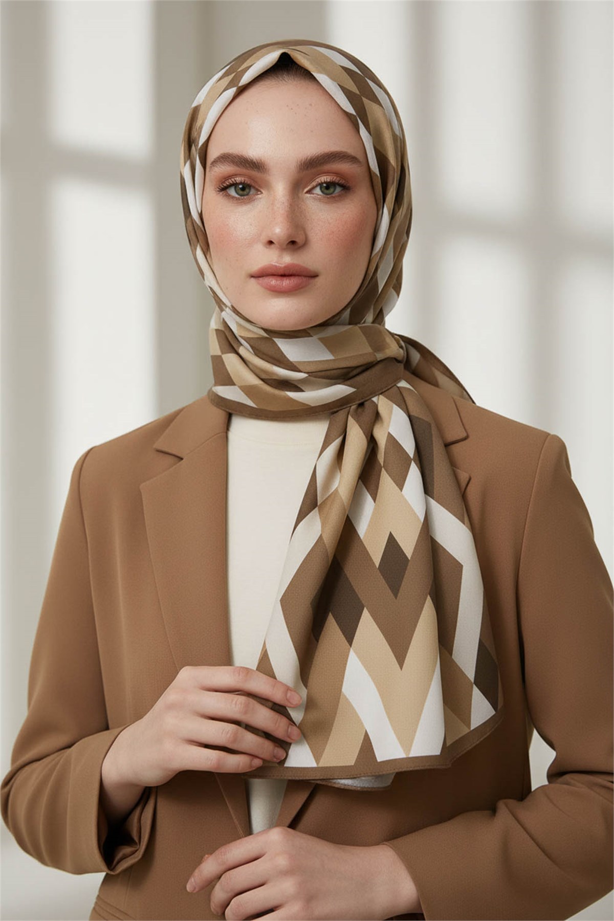 KREP GEOMETRİK DESENLİ HARDAL RENKLİ 75X195 KIRIŞMAZ ŞAL