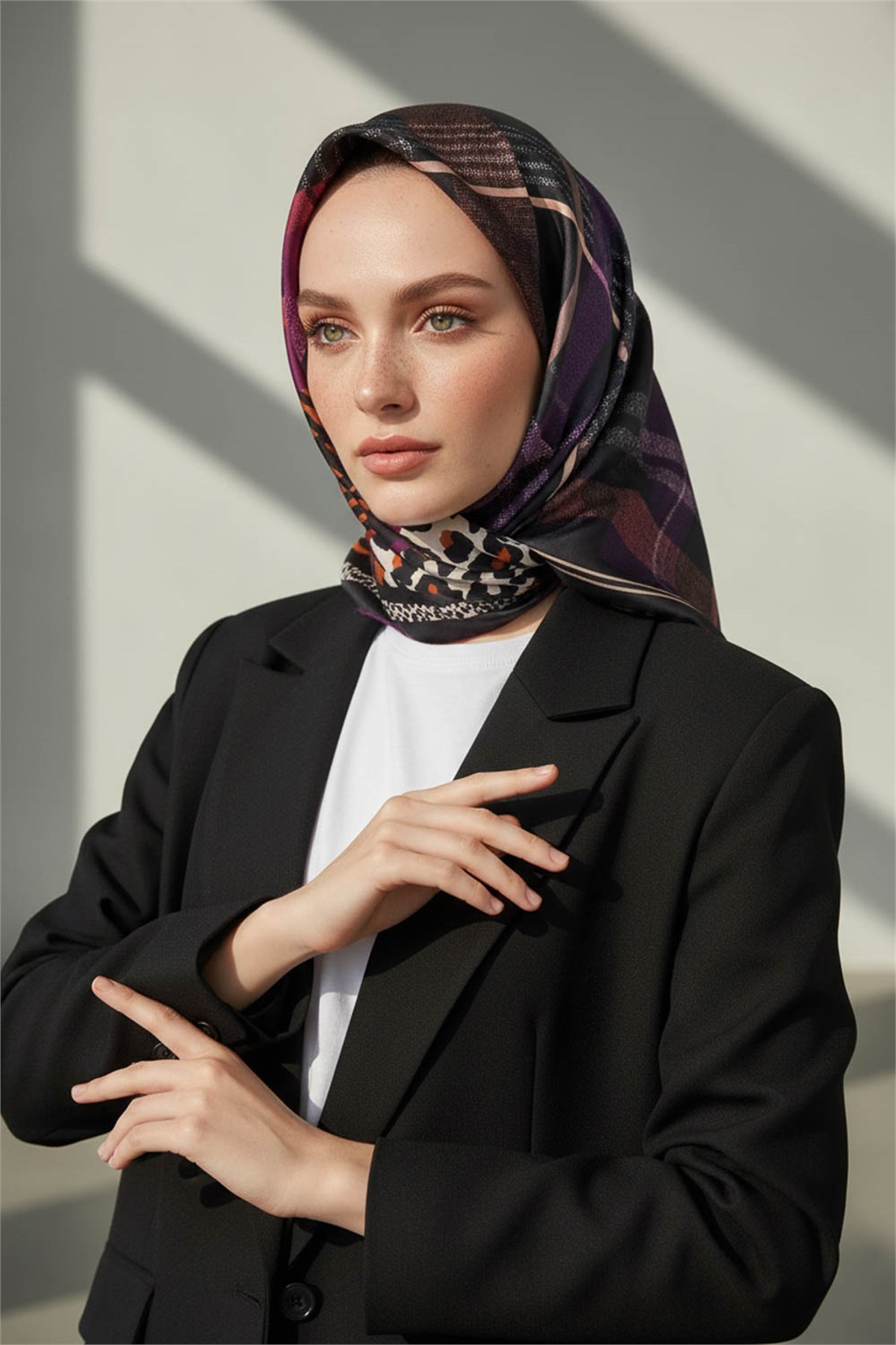 %100 Twill İpek Ekoseli Ve Leopar Desenli Mürdüm - Taba Renkli 90x90 Eşarp Dikim Şekli : El Dikişi