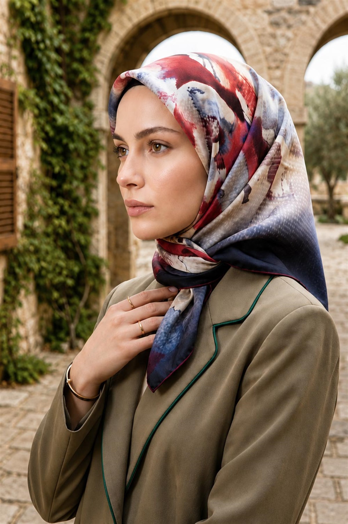%100 Twill İpek Suluboya Çiçek Desenli Siyah - Bordo Renkli 90x90 Eşarp Dikim Şekli : El Dikişi
