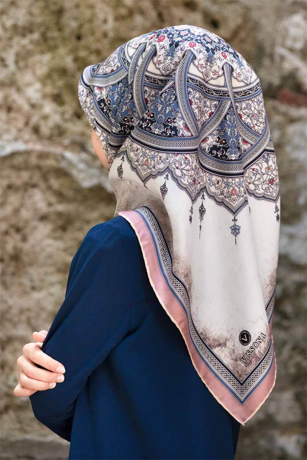 % 57 İPEK % 43 VİSKON Twill İpek Şal Desenli Pudra - Bebe Mavisi Renkli 90x90 Eşarp Dikim Şekli : El Dikişi