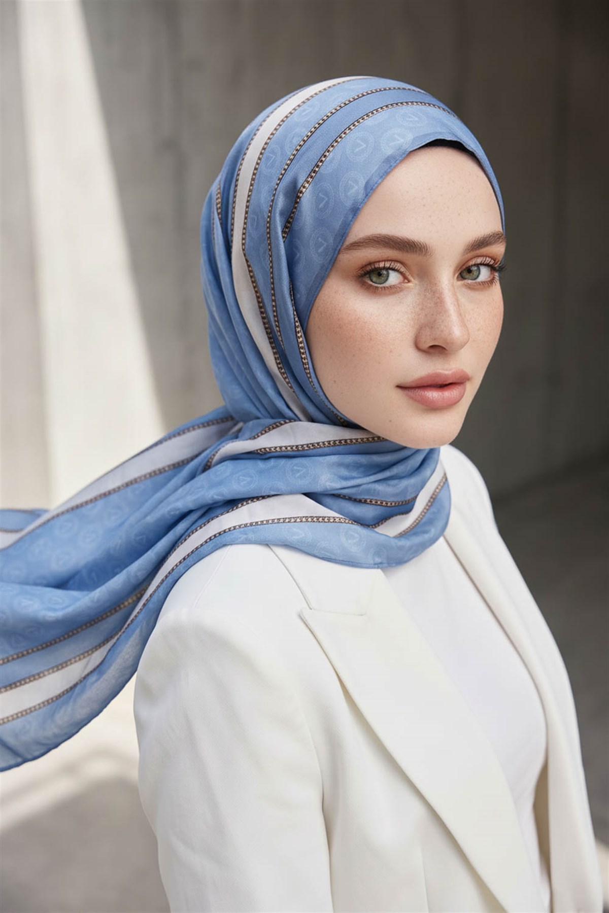 %100 Saf İpek Şal İnce Saten Vual Dokuma Monogram Desenli Bebe Mavisi - Lacivert Renkli 90x210 Şal