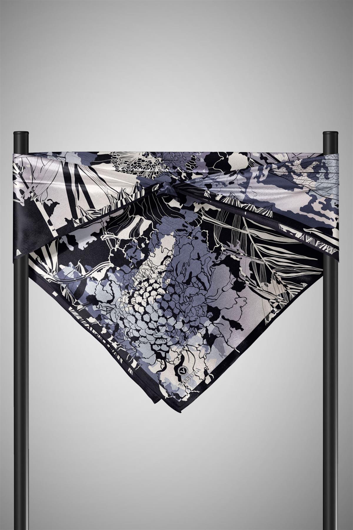 %100 Twill İpek Yaprak Desenli Gri - Siyah Renkli 90x90 Eşarp Dikim Şekli : El Dikişi