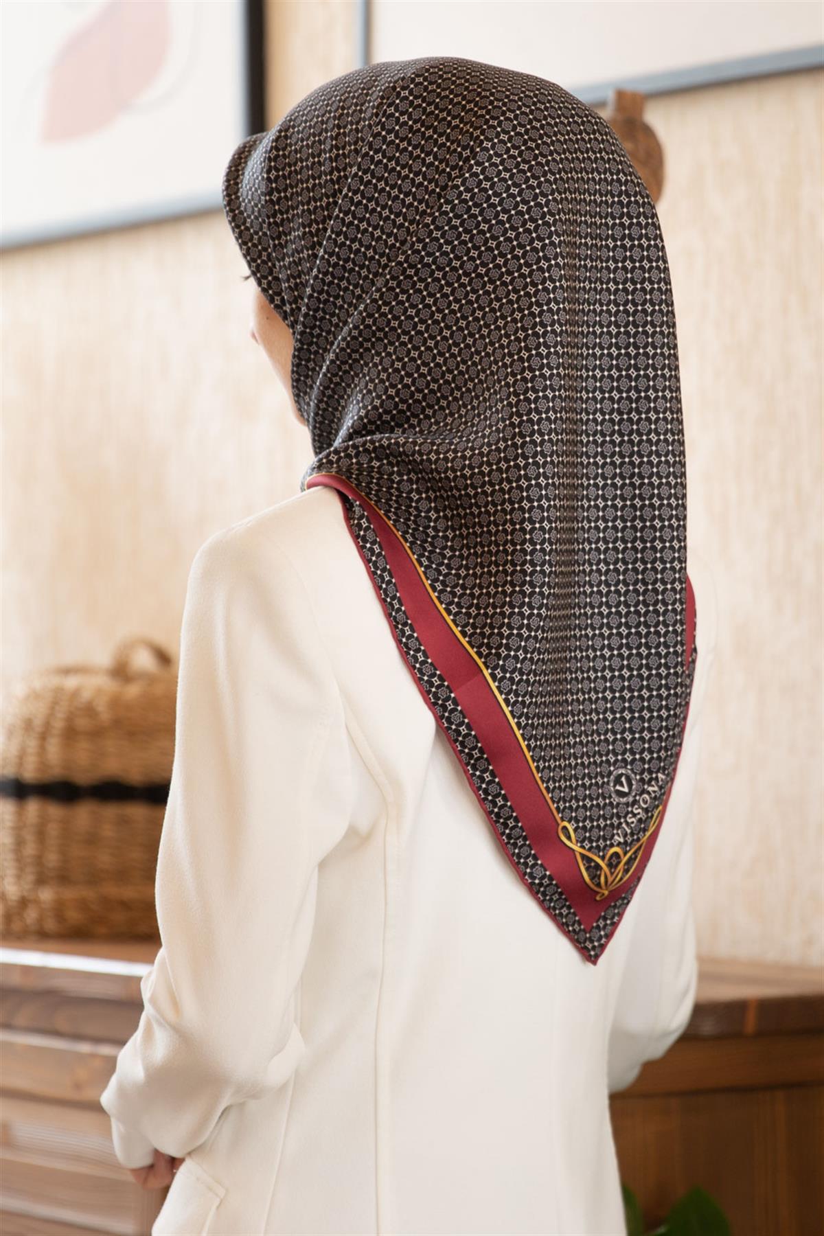 %100 Twill İpek Minik Motif Desenli Siyah - Bordo Renkli 90x90 Eşarp Dikim Şekli : El Dikişi