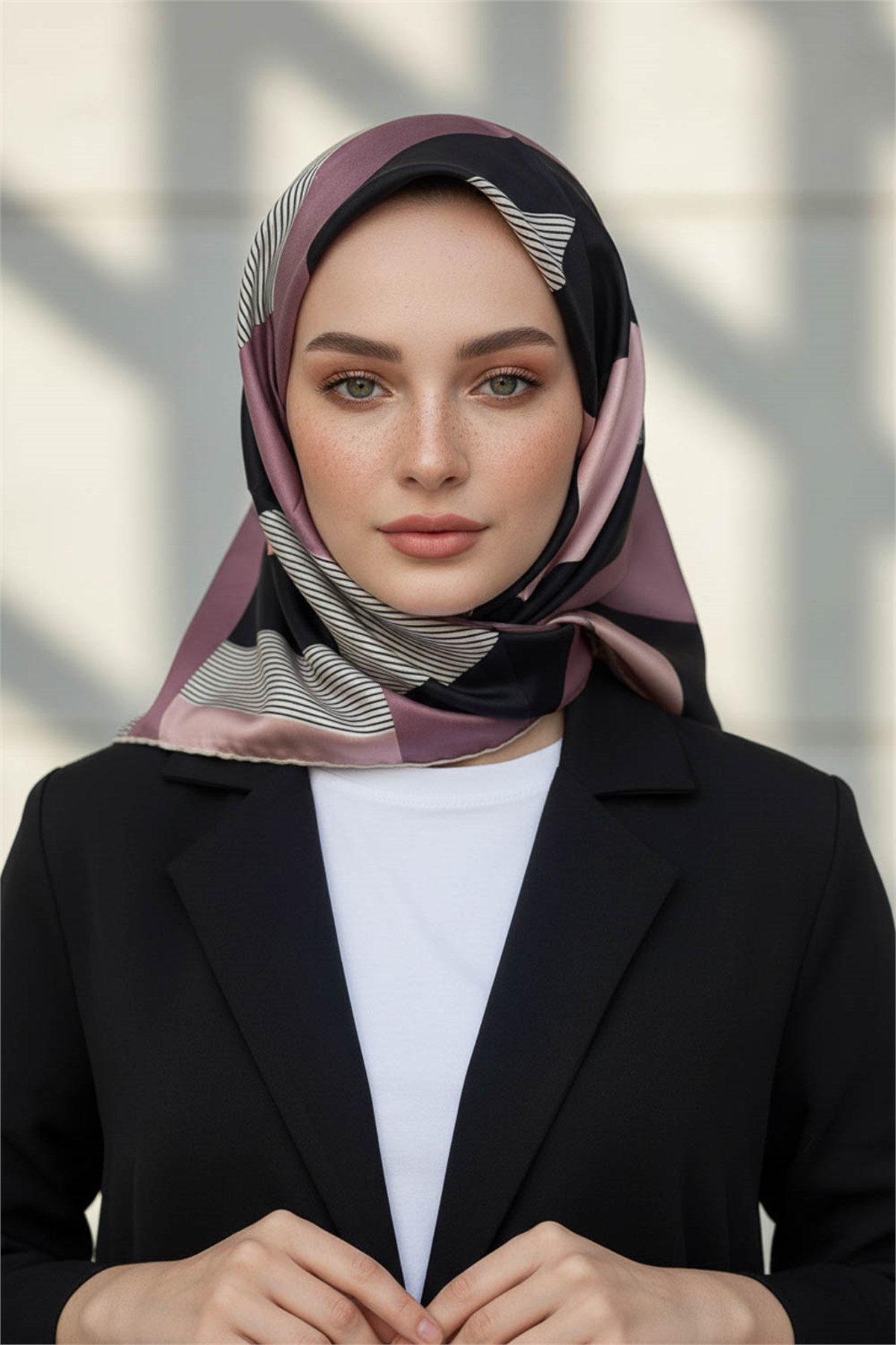 %100 Twill İpek Eşarp 90x90 Siyah Pudra Geometrik Çizgi Desenli El Dikişli Kadın Eşarp