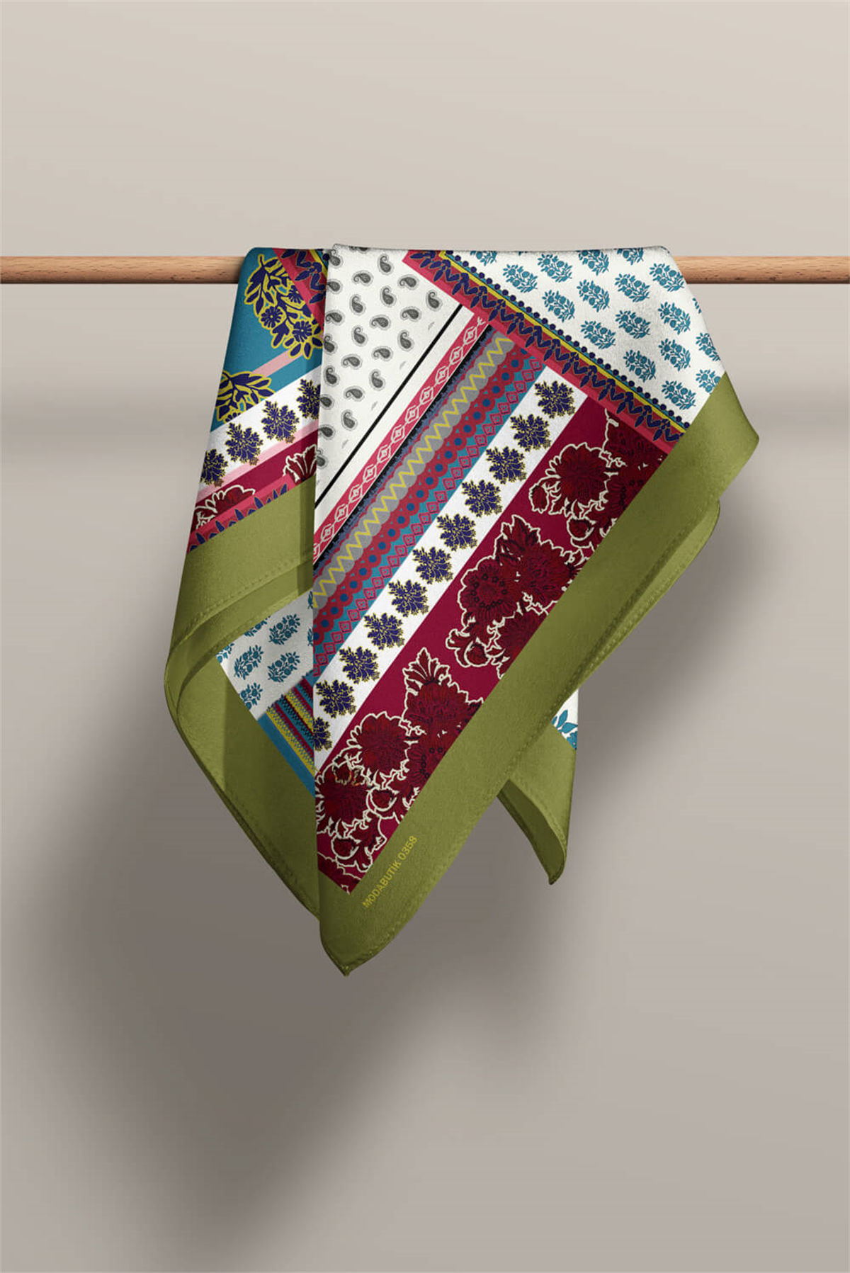 Kadın Patchwork Desenli Bandana 50x50 Kırmızı Mavi DG0358-22