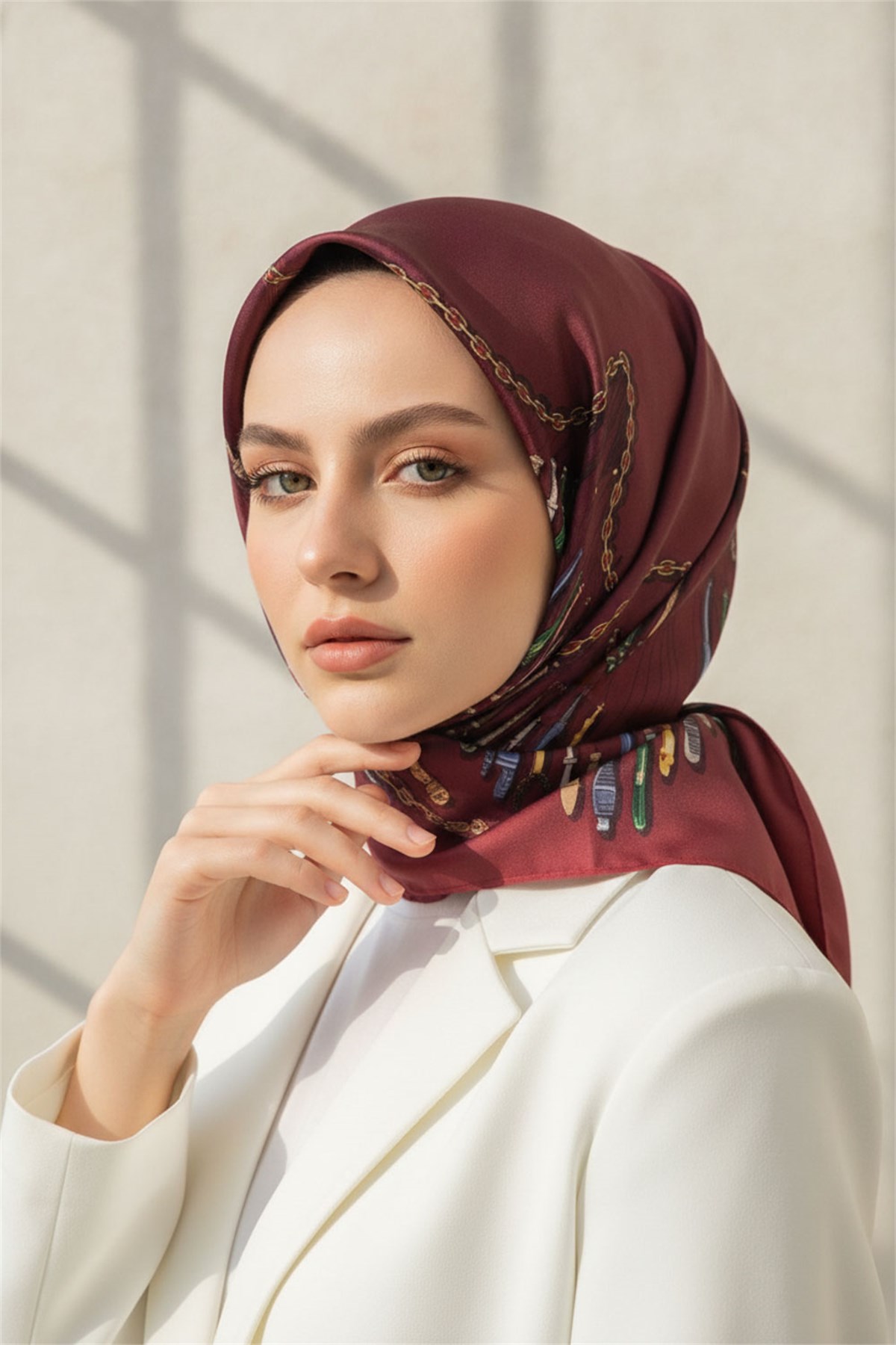 %100 Twill İpek Zincir Desenli Bordo Renkli 90x90 Eşarp Dikim Şekli : El Dikişi