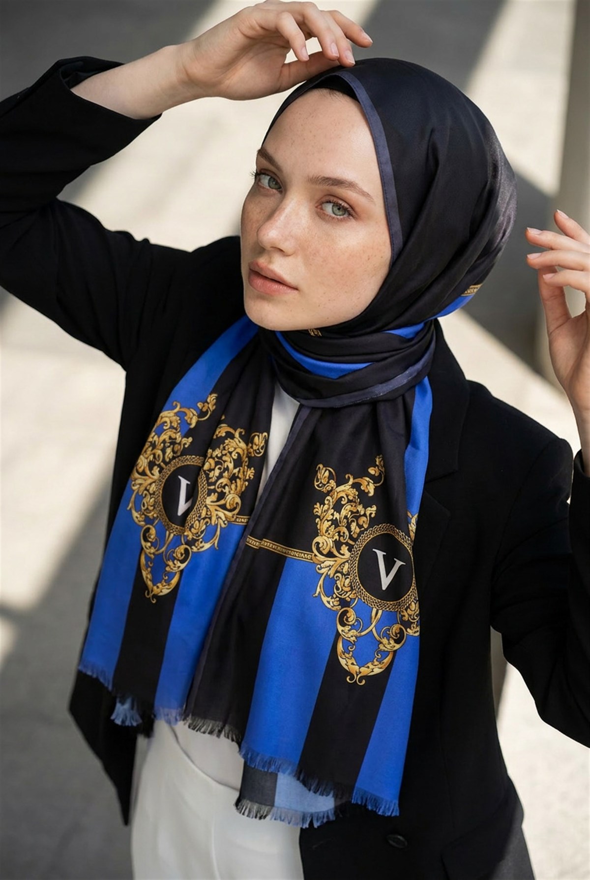 %100 Saf İpek Şal İnce Saten Vual Dokuma Şeritli Ve Varak Desenli Saks - Siyah Renkli 90x210 Şal