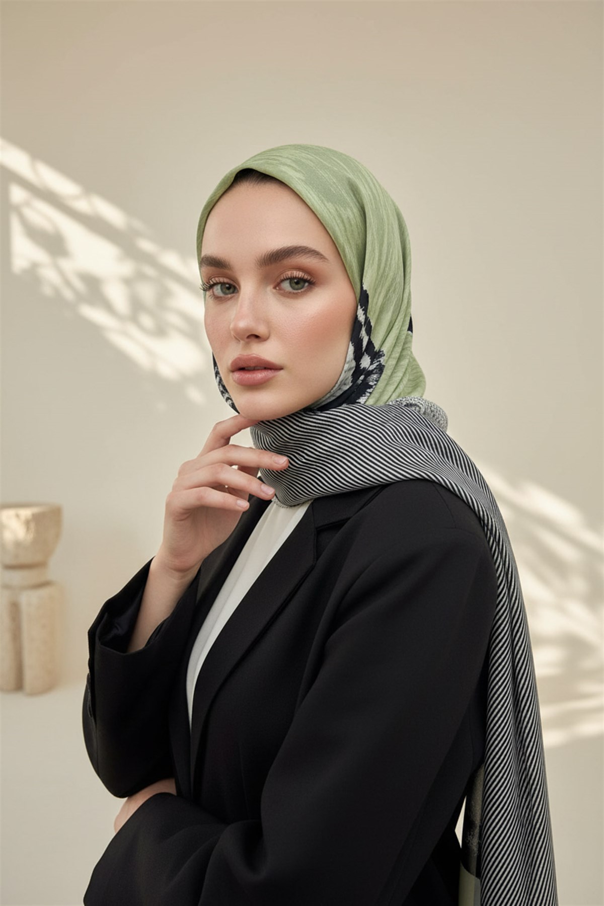 %100 Saf İpek Şal İnce Saten Vual Dokuma Patchwork Desenli Siyah - Fıstık Yeşili Renkli 90x210 Şal