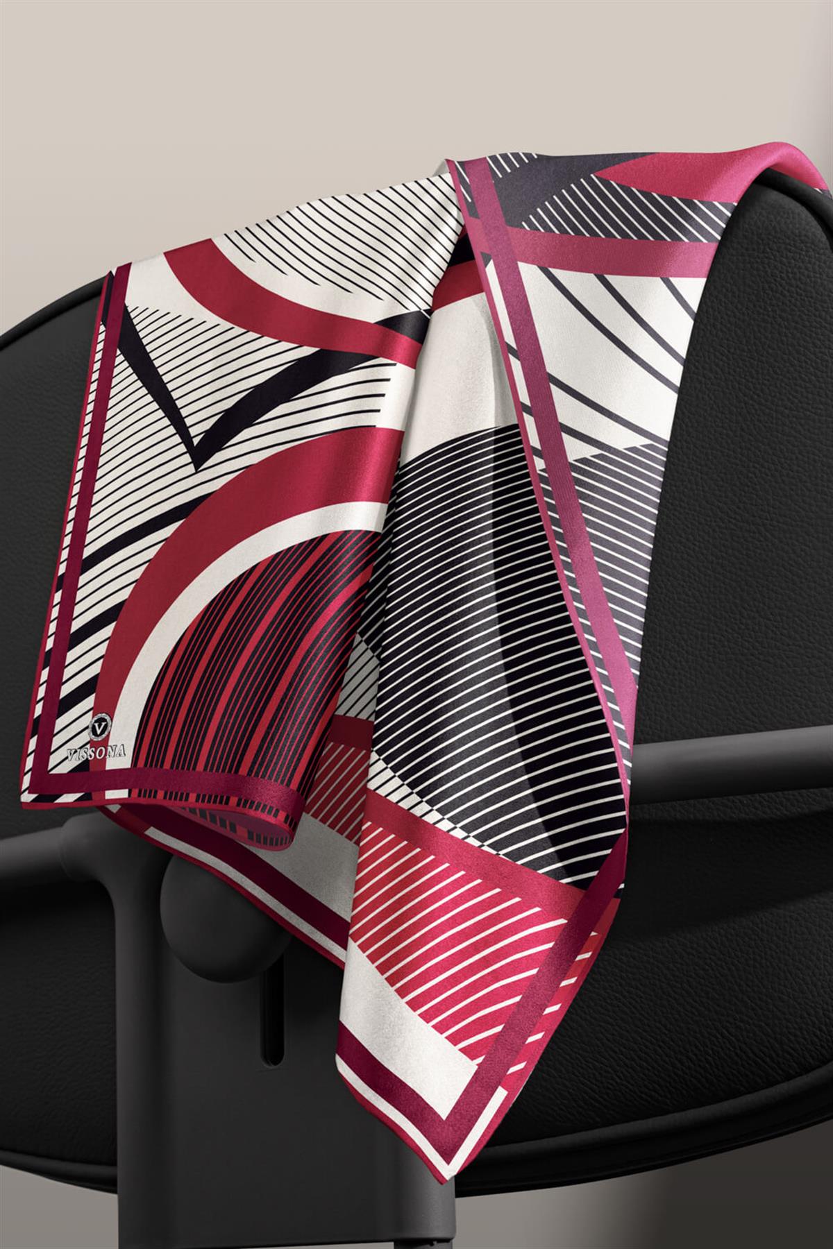 %100 Twill İpek Çizgili Geometrik Desenli Kırmızı - Krem Renkli 90x90 Eşarp Dikim Şekli : El Dikişi