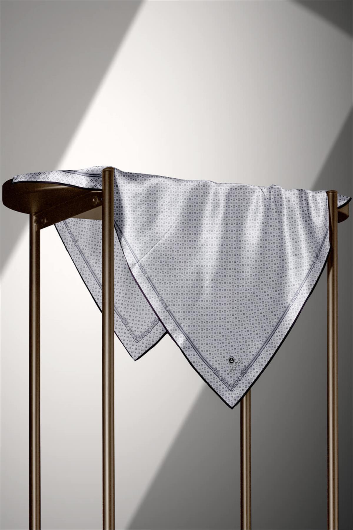 %100 Twill İpek Zincir Desenli Gümüş - Siyah Renkli 90x90 Eşarp Dikim Şekli : El Dikişi