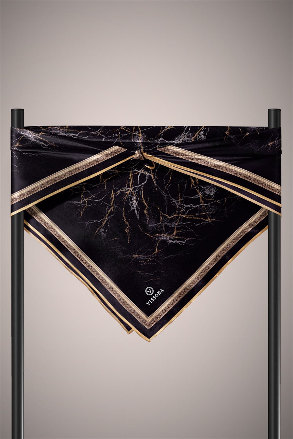 %100 Twill İpek Mermer Desenli Siyah Renkli 90x90 Eşarp Dikim Şekli : El Dikişi