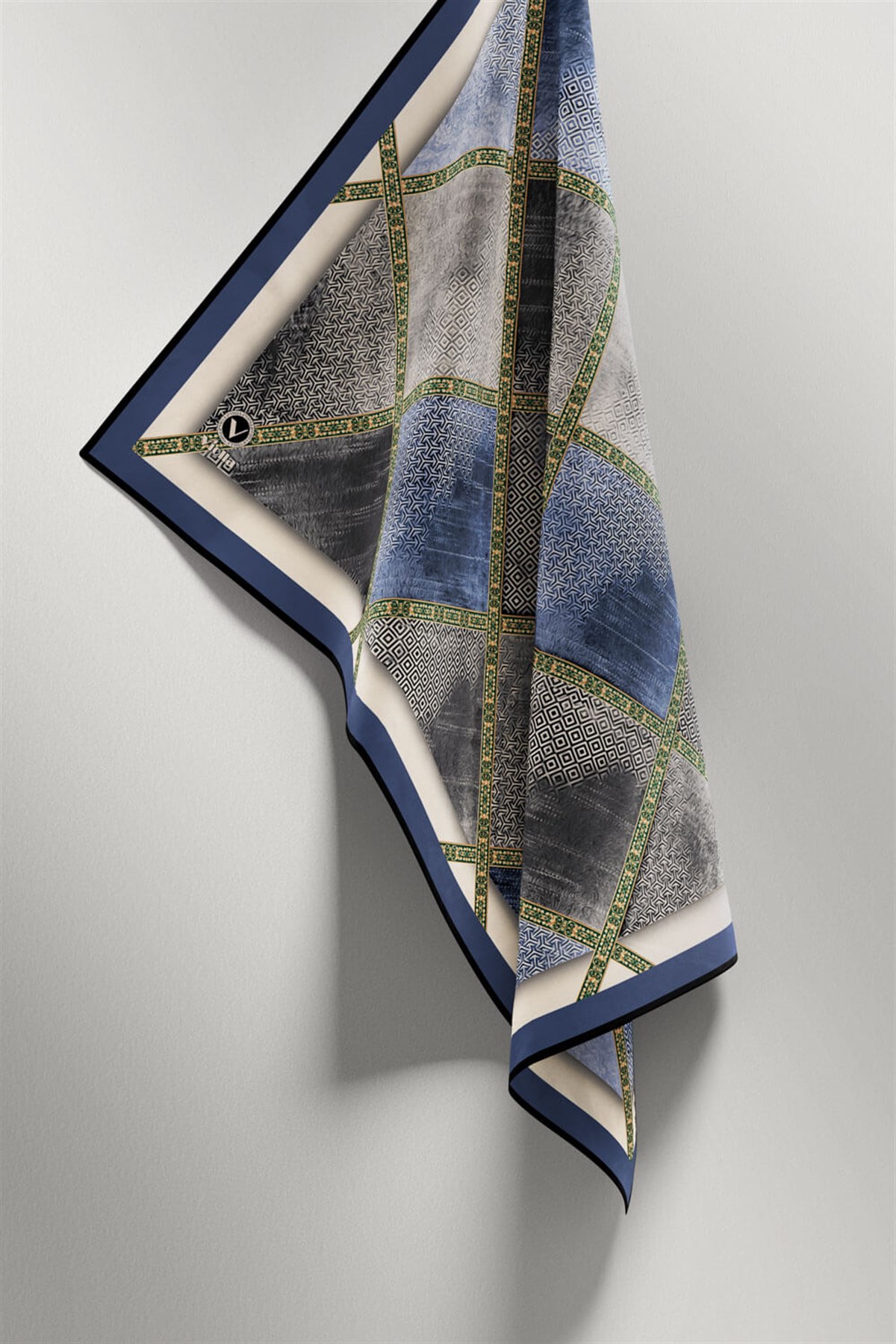 Twill Geometrik Desenli İndigo Renkli 90x90 Eşarp (İpek İçermez) Kenar Dikiş Şekli El Dikişli