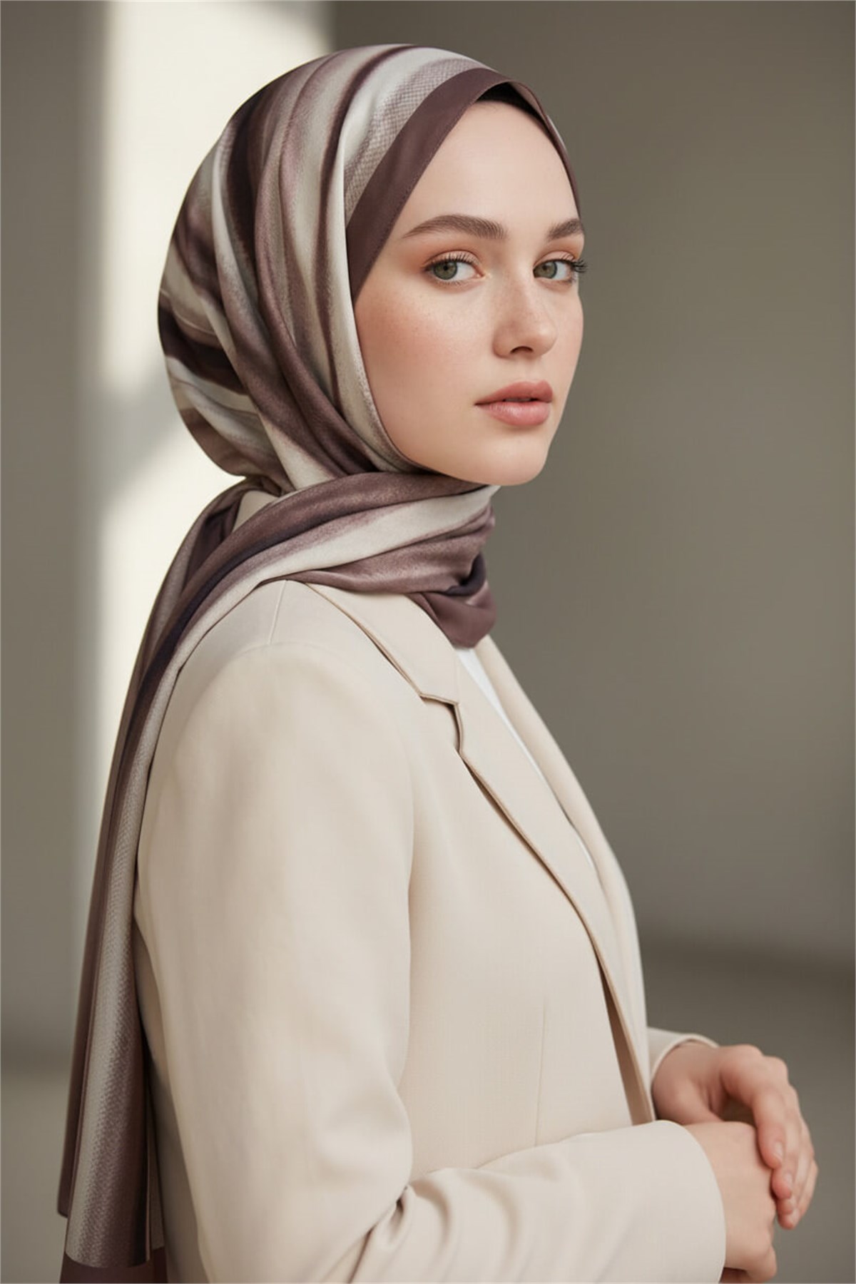 KREP SULU BOYA ÇİZGİLİ DESENLİ GÜL KURUSU RENKLİ 75X195 KIRIŞMAZ ŞAL