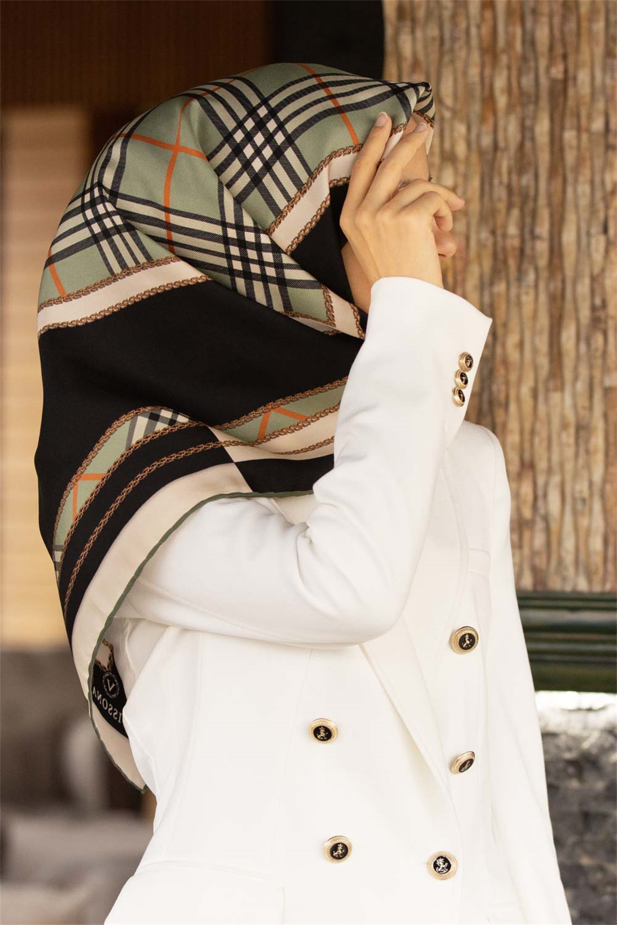 % 57 İPEK % 43 VİSKON Twill İpek Ekose Desenli Çağla Yeşili Renkli 90x90 Eşarp Dikim Şekli : El Dikişi