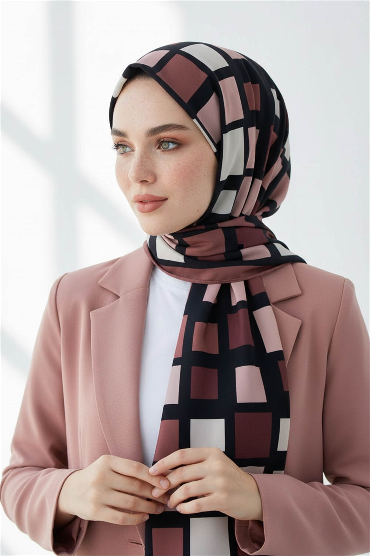 KREP KARE DESENLİ GÜL KURUSU RENKLİ 75X195 KIRIŞMAZ ŞAL
