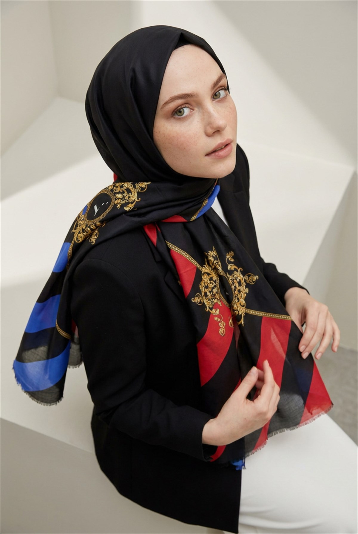 %100 İpek Şeritli Ve Varak Desenli Saks-Kırmızı Renkli 92x210 Şal