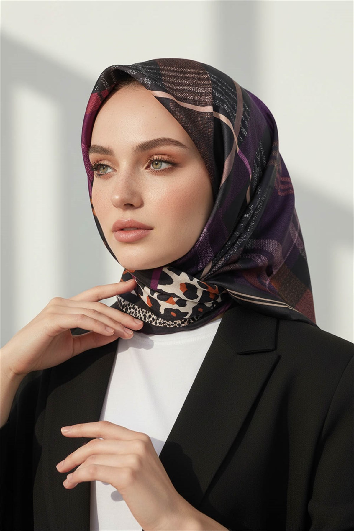 %100 Twill İpek Ekoseli Ve Leopar Desenli Mürdüm - Taba Renkli 90x90 Eşarp Dikim Şekli : El Dikişi
