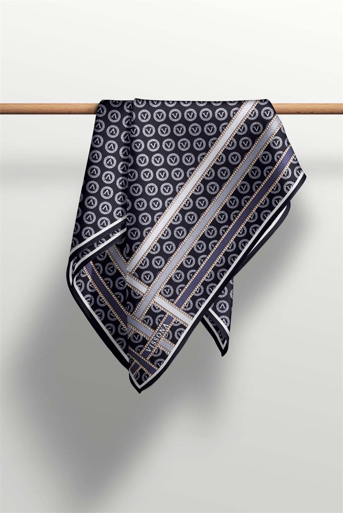 %100 Twill İpek Monogram Desenli Siyah - Gri Renkli 90x90 Eşarp Dikim Şekli : El Dikişi