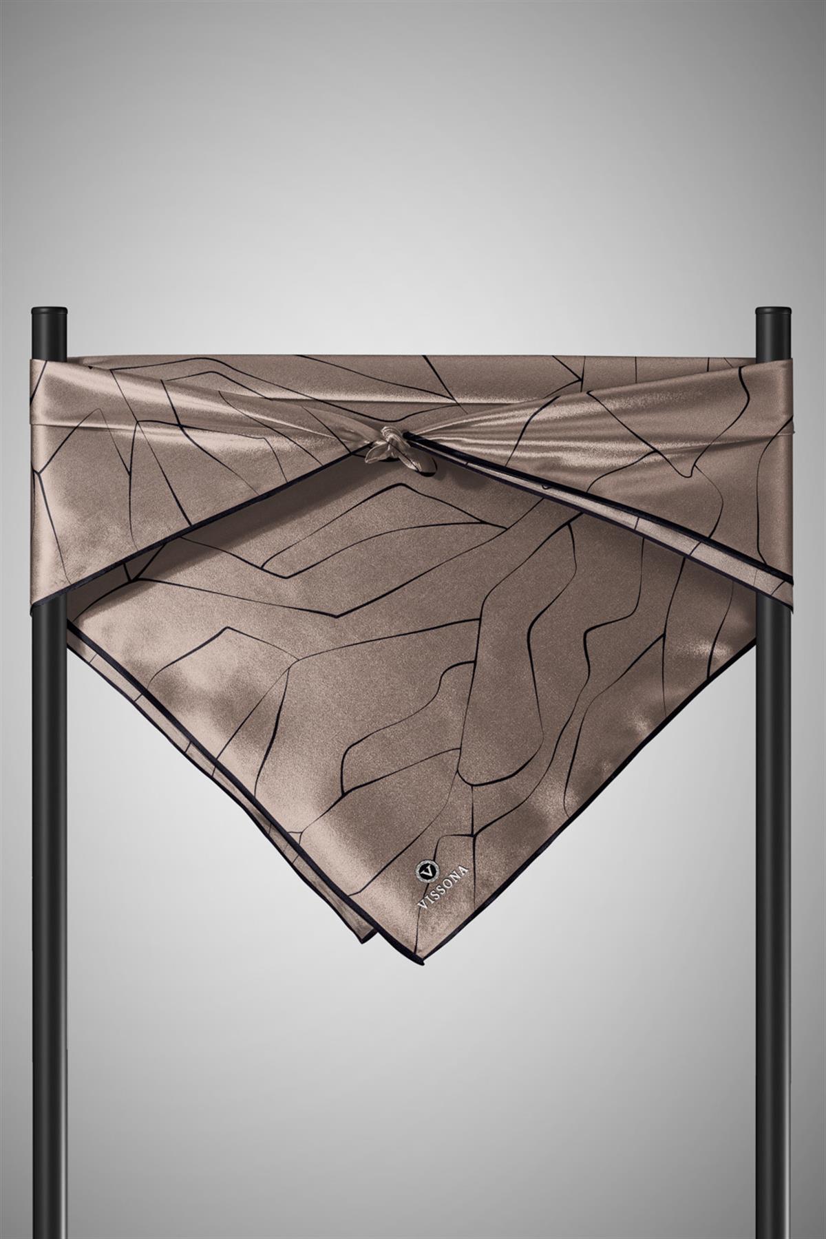 %100 Twill İpek Çizgi Desenli Vizon - Siyah Renkli 90x90 Eşarp Dikim Şekli : El Dikişi