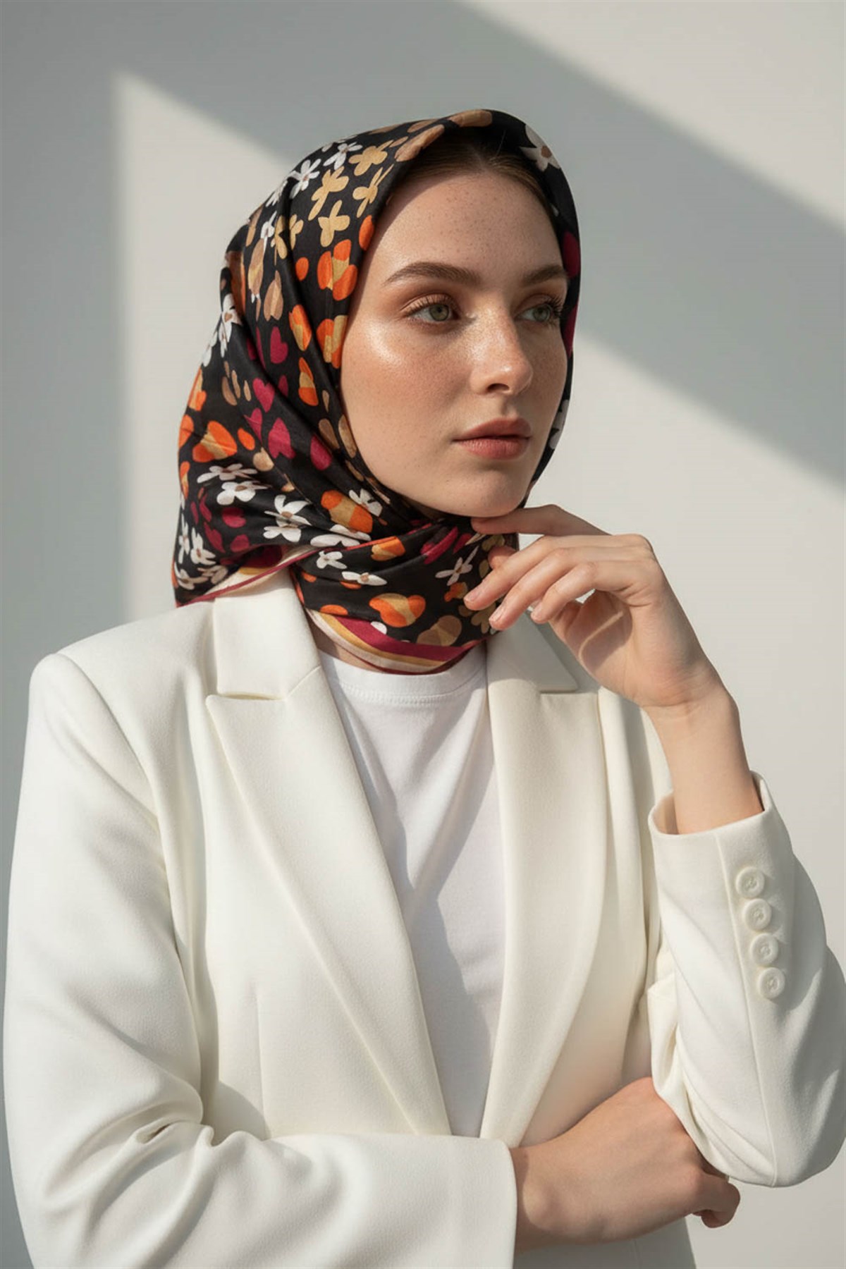 %100 Twill İpek Kalpli Leopar Desenli Siyah - Bordo Renkli 90x90 Eşarp Dikim Şekli : El Dikişi