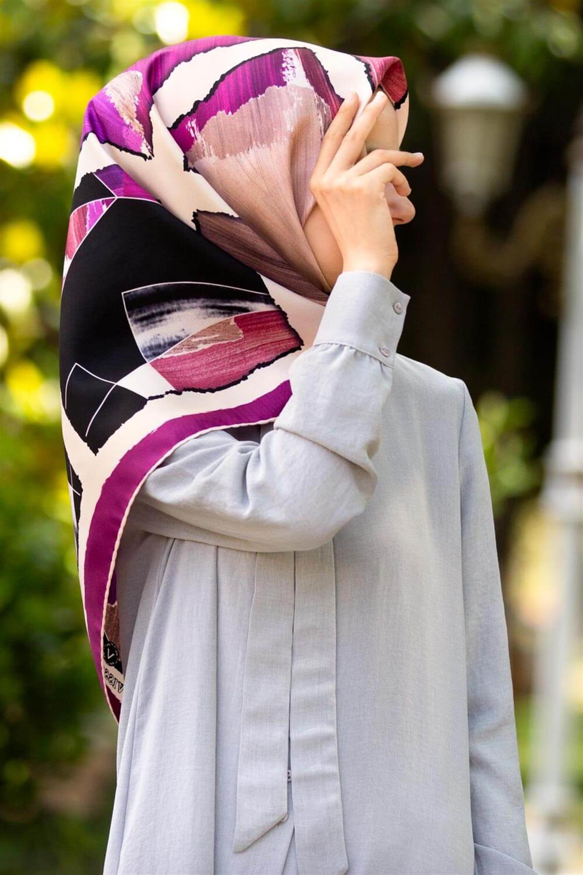 %100 Twill İpek Geometrik Desenli Mürdüm - Somon Renkli 90x90 Eşarp Dikim Şekli : El Dikişi