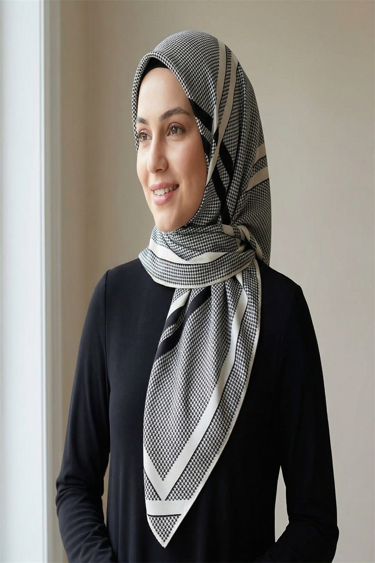 Twill Çizgili Pötikareli Çizgili Desenli Krem Renkli 90x90 Eşarp (İpek İçermez)