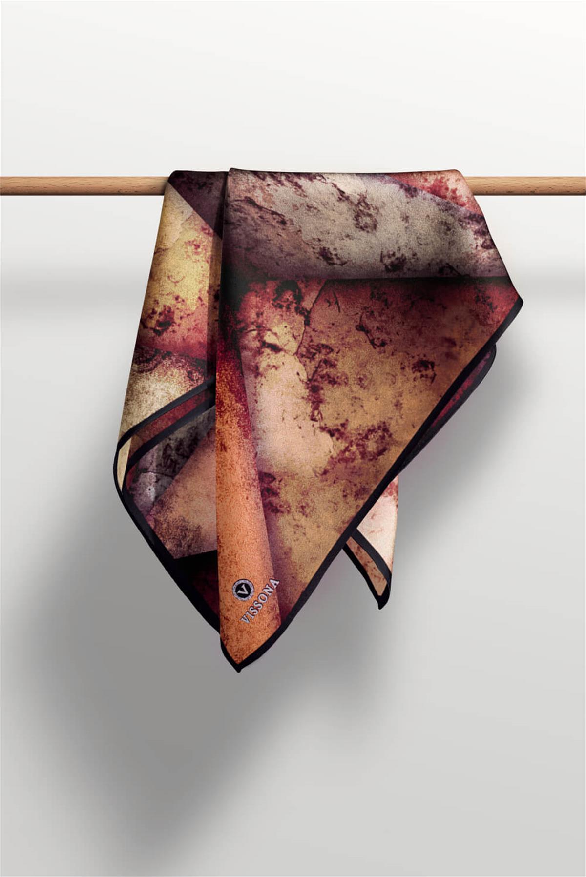 %100 Twill İpek Dokulu Ve Geometrik Desenli Taba - Hardal Renkli 90x90 Eşarp Dikim Şekli : El Dikişi