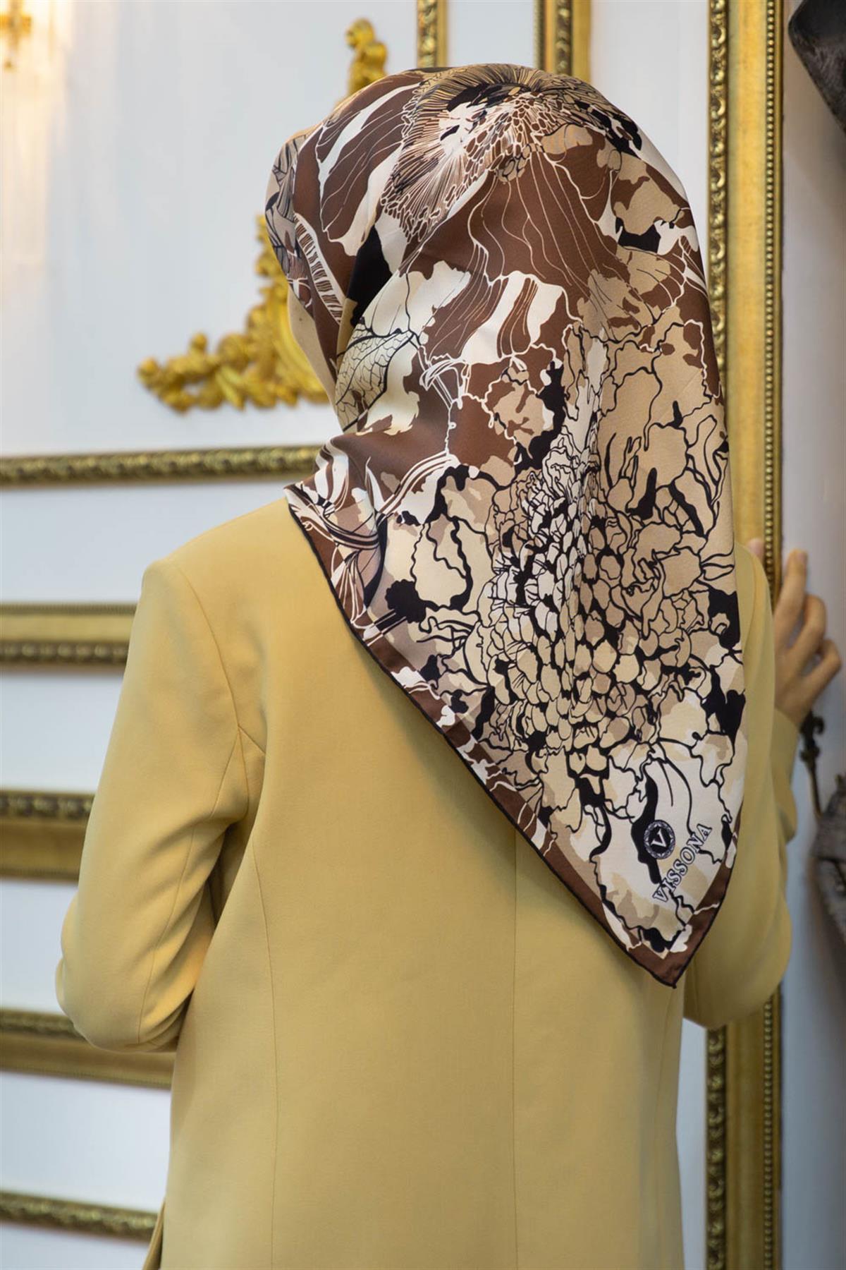 %100 Twill İpek Yaprak Desenli Kahverengi - Bej Renkli 90x90 Eşarp Dikim Şekli : El Dikişi