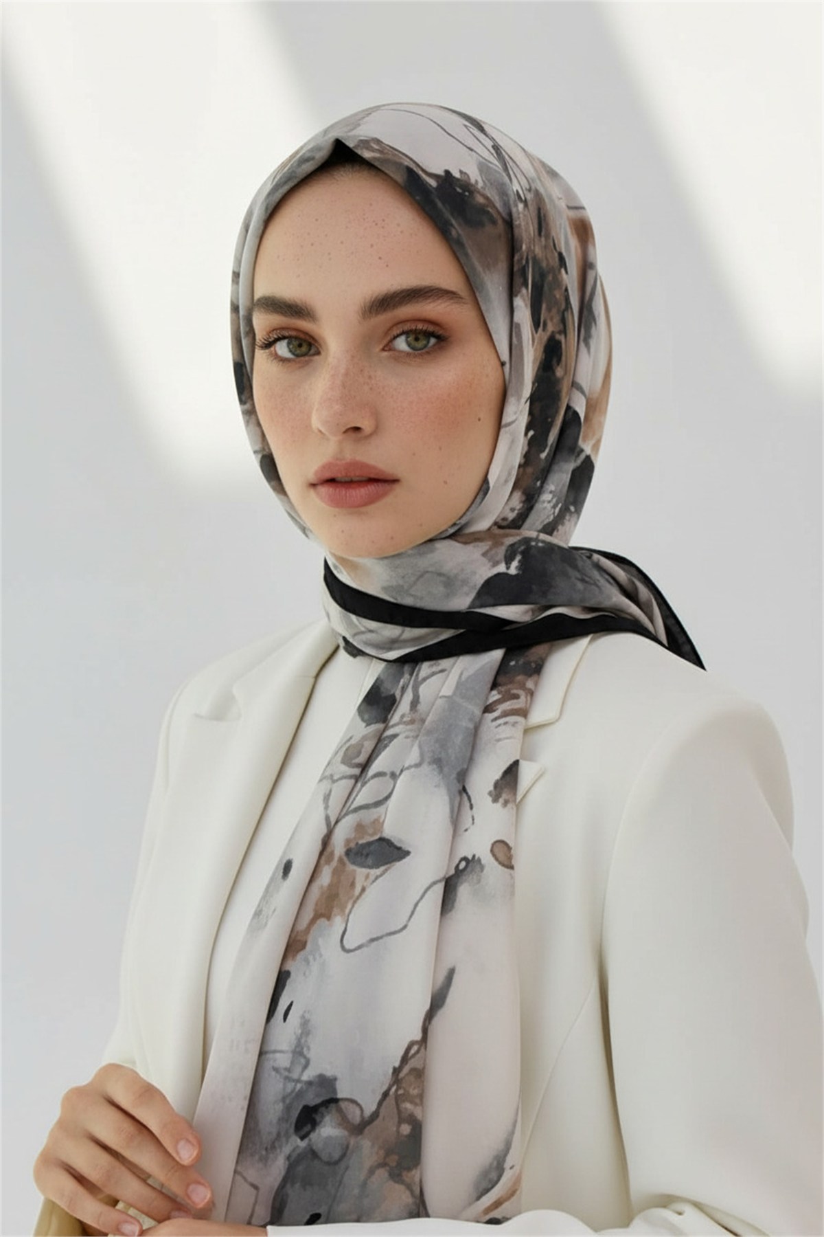 KREP SULU BOYA YAPRAK DESENLİ GRİ RENKLİ 75X195 KIRIŞMAZ ŞAL