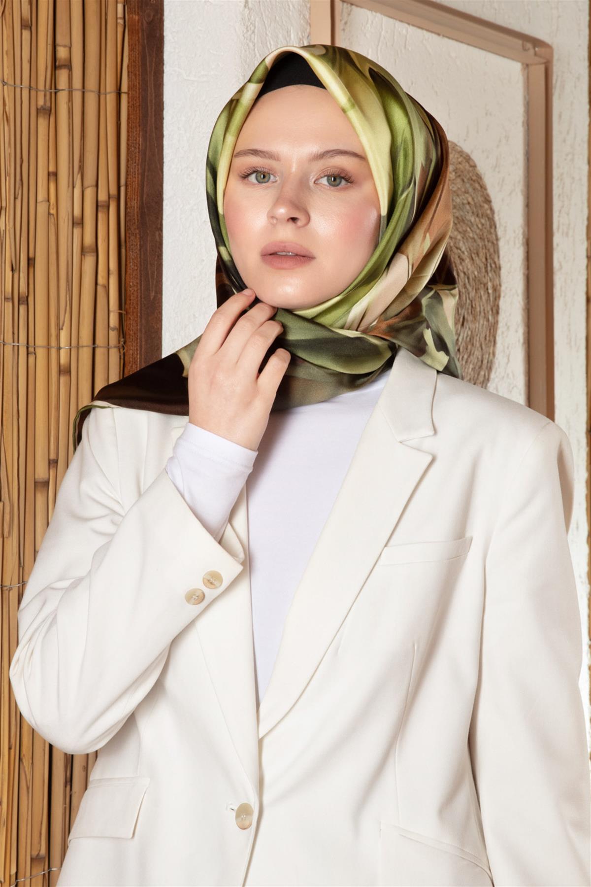 %100 Twill İpek Yaprak Desenl Haki - Hardal Renkli 90x90 Eşarp Dikim Şekli : El Dikişi