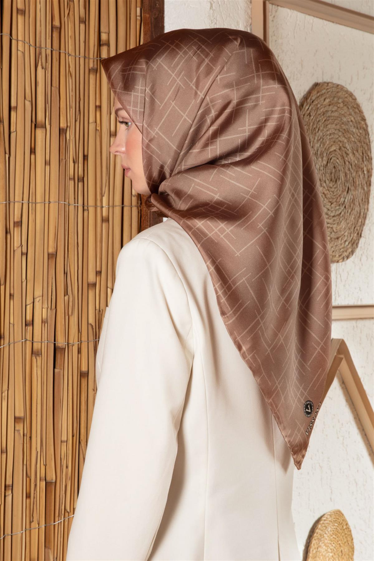 %100 Twill İpek Çizgi Desenli Vizon Renkli 90x90 Eşarp Dikim Şekli : El Dikişi