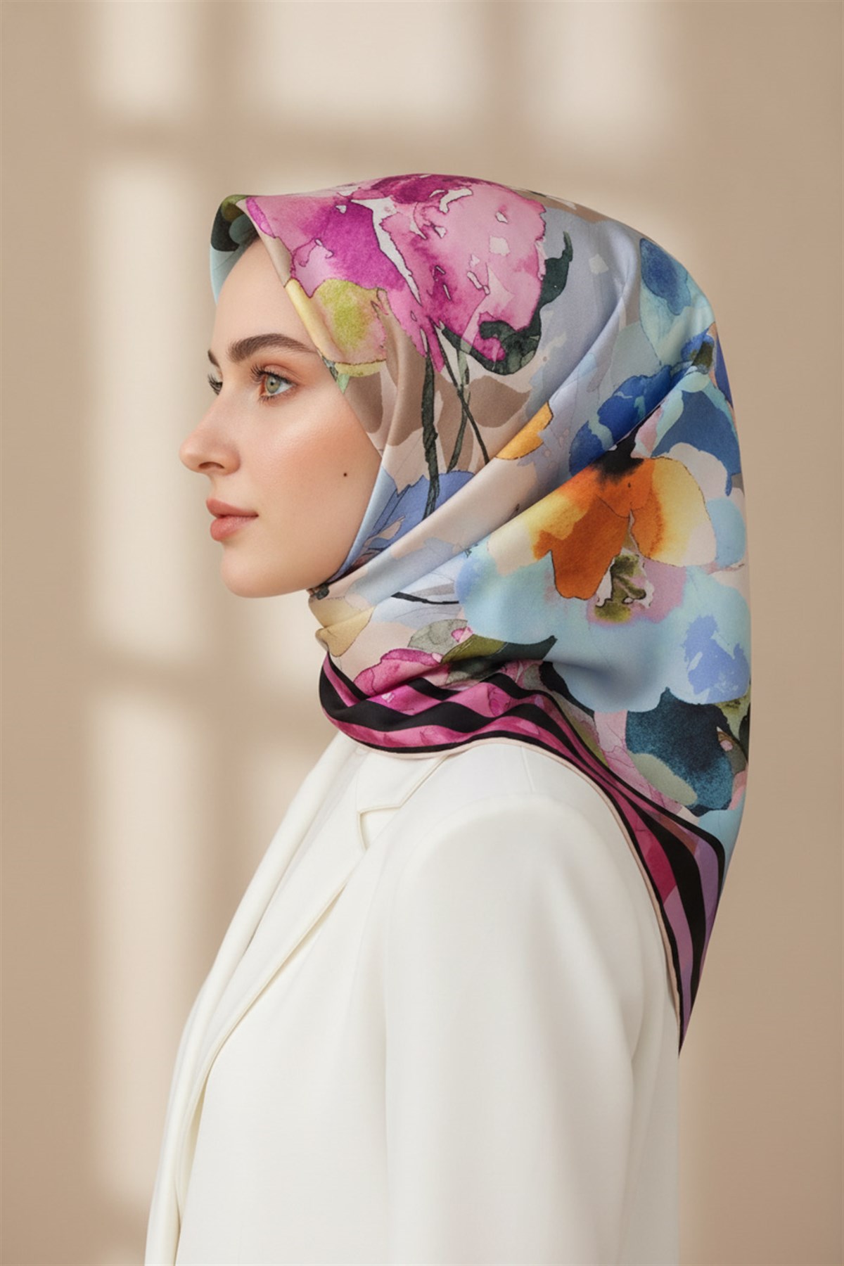 % 57 İPEK % 43 VİSKON Twill İpek Sulu Boyalı Çiçek Desenli Pembe - Bebe Mavisi Renkli 90x90 Eşarp Dikim Şekli : El Dikişi