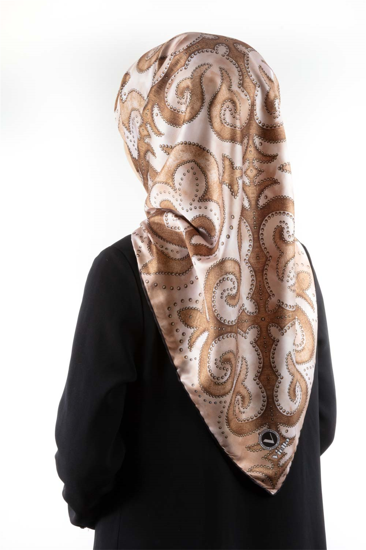 Twill Barok Desenli Bej Renkli 90x90 Eşarp (İpek İçermez) Kenar Dikiş Şekli El Dikişli
