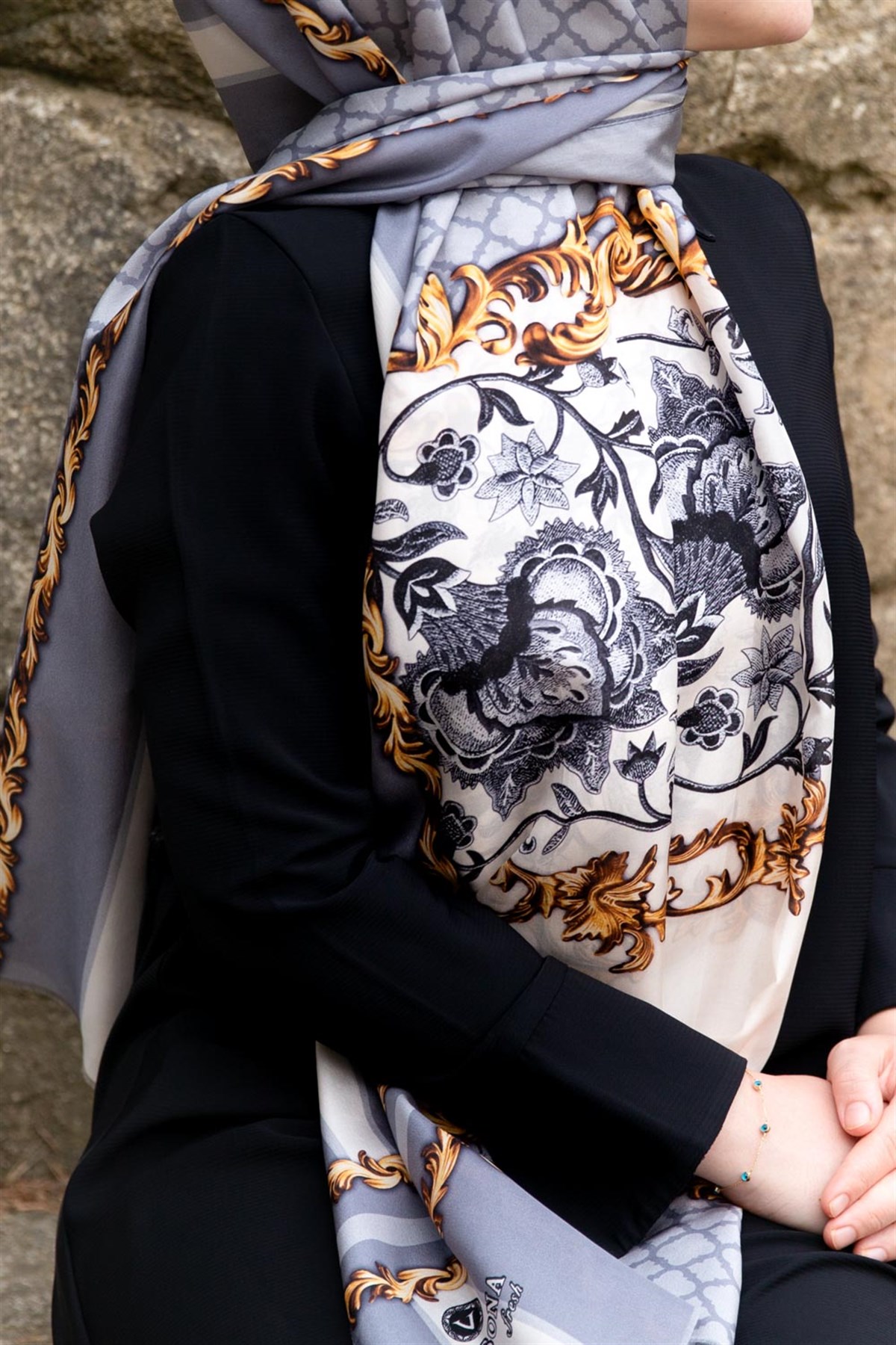 %100 İpek Dokuma Çiçek Desenli Gümüş - Gri Renkli 92x210 Şal