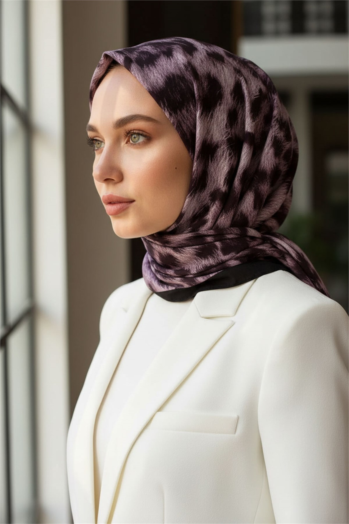 KREP LEOPAR DESENLİ GÜL KURUSU - SİYAH RENKLİ 75X195 KIRIŞMAZ ŞAL